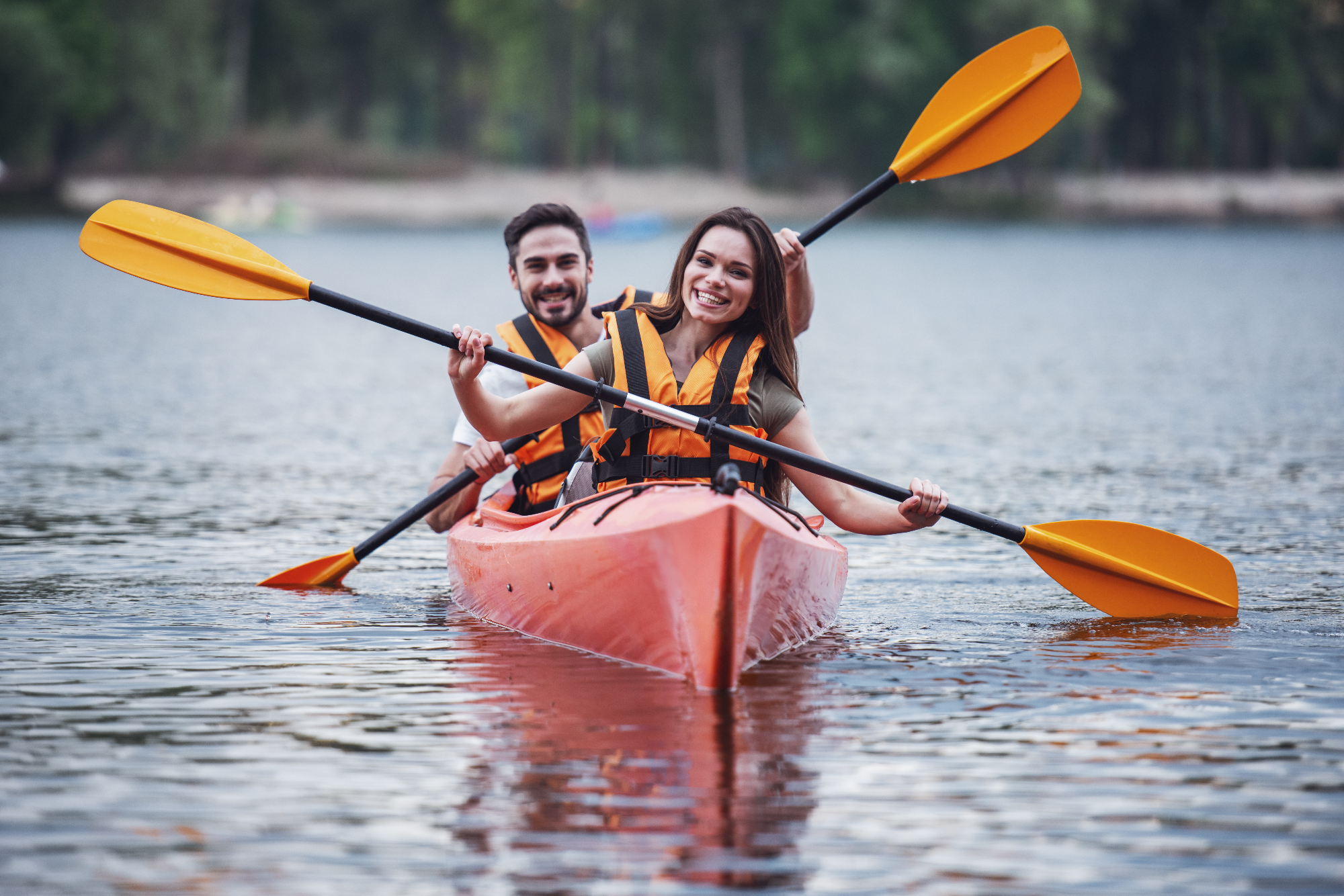 Esplorare le acque con kayak